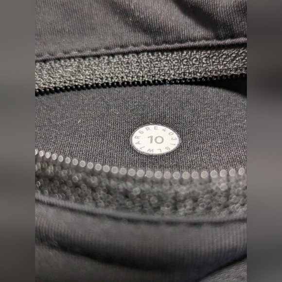 Lululemon Speed Up Shorts - Picture 8 of 8